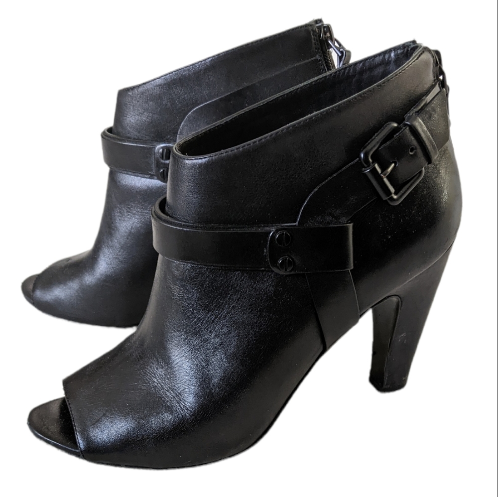 VINCE CAMUTO VC‎ Signature Nikoletta  Leather Black Open-Toed Booties Siz…